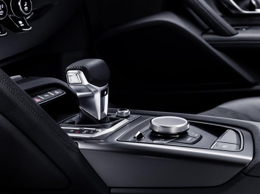 Детали интерьера Audi R8 V10 RWS 2017 года  (WW) (фото 72 из 81)